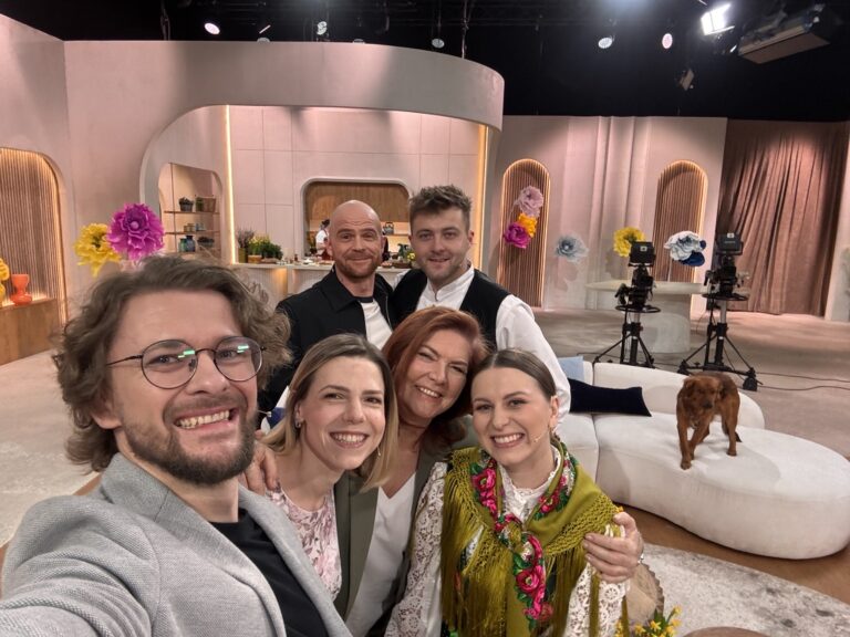 C36C5AF8 3B58 45BF 9E03 31E7FF53DE1F 1 105 c